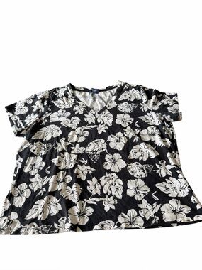 Chaps Black & White Floral V-Neck Women's Top